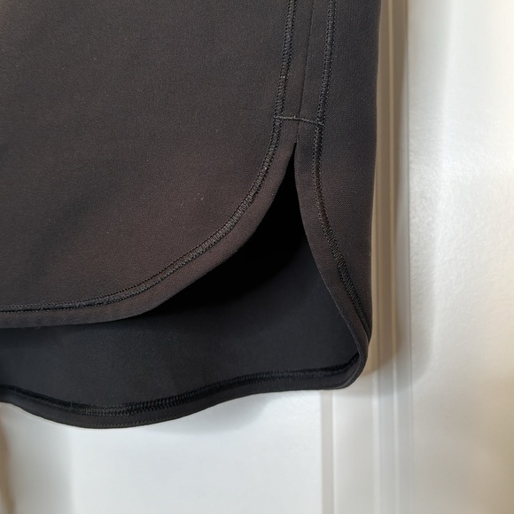 Lululemon On The Fly Skirt Woven Black. size 4 - Picture 4 of 10